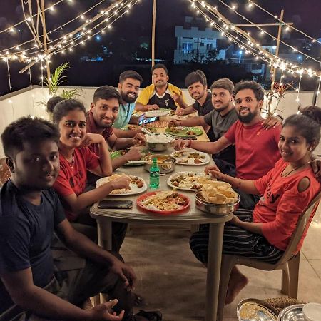 Veeru Homestay Hospet Luaran gambar