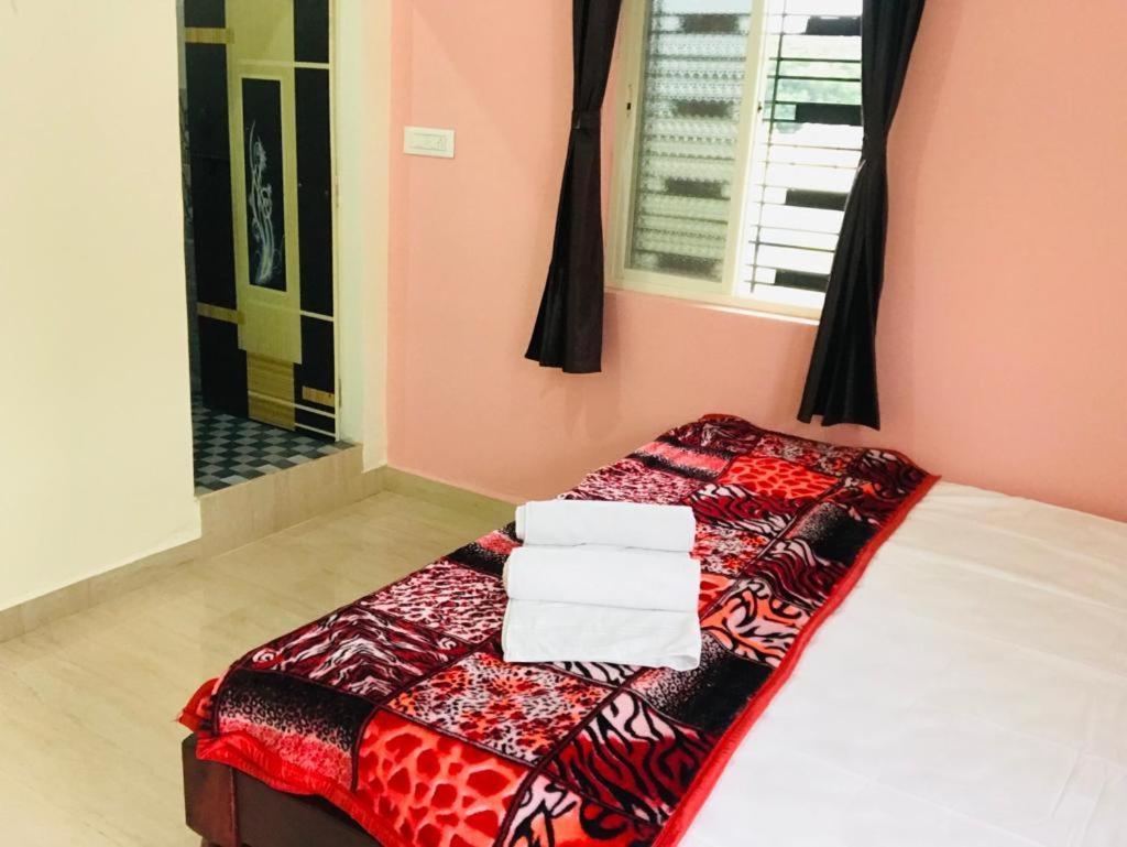 Veeru Homestay Hospet Luaran gambar