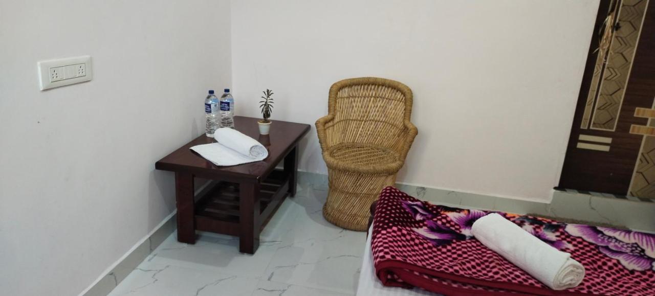 Veeru Homestay Hospet Luaran gambar