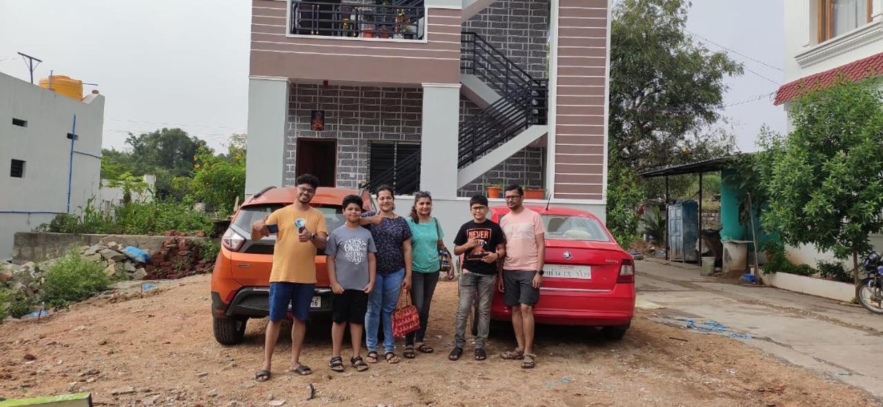 Veeru Homestay Hospet Luaran gambar