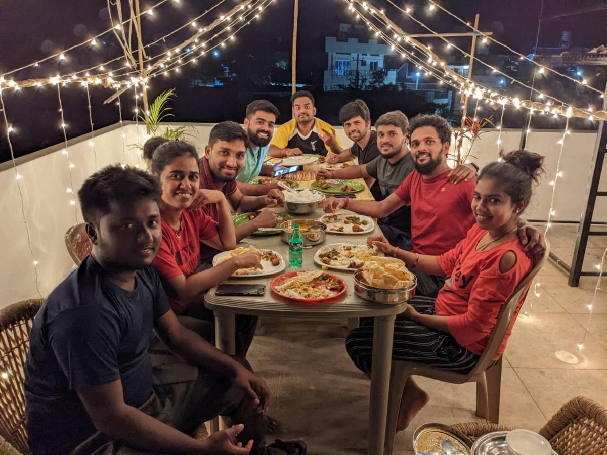 Veeru Homestay Hospet Luaran gambar