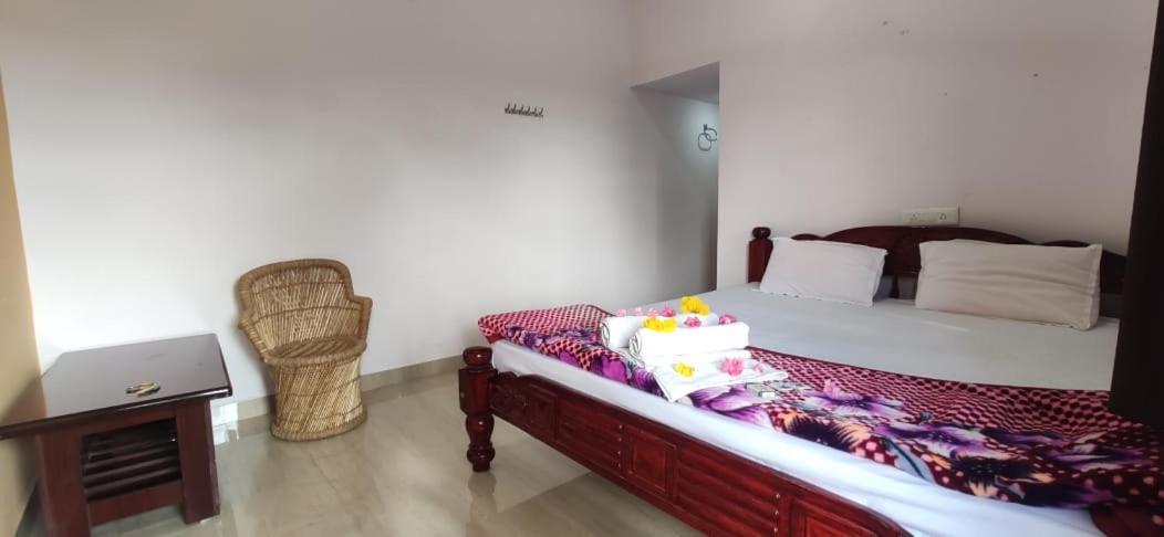 Veeru Homestay Hospet Luaran gambar