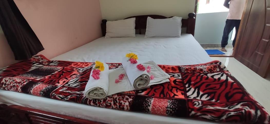 Veeru Homestay Hospet Luaran gambar